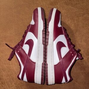 Nike Dunk’s size 7.5 wmn’s | Burgundy and White